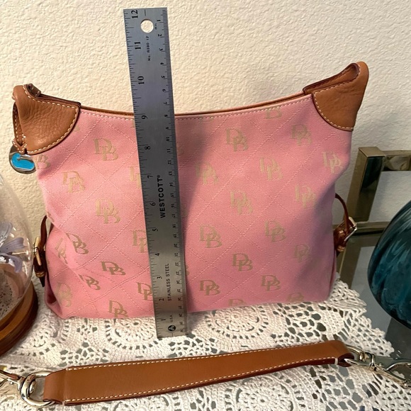 Dooney & Bourke signature hobo bag, pink sig fabric with leather trim - Picture 2 of 16